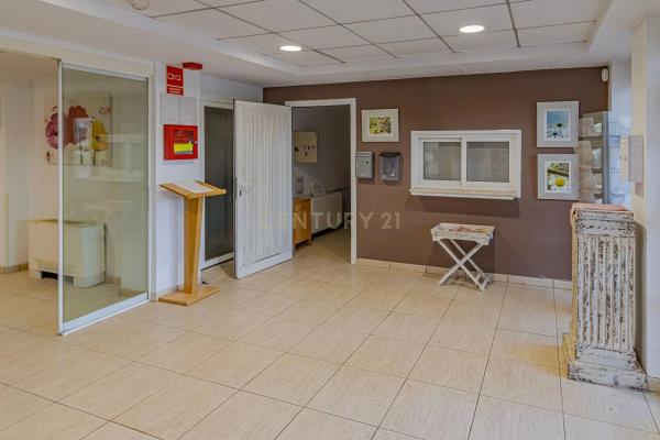 Edificio en avenida Poeta Miguel Hernández, 21