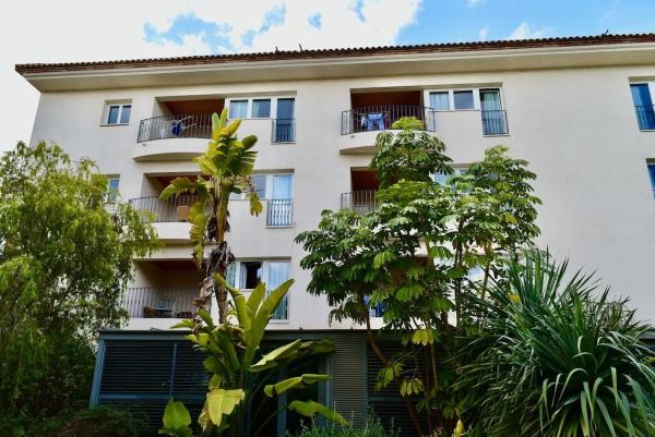 Edificio en calle Consell, 2