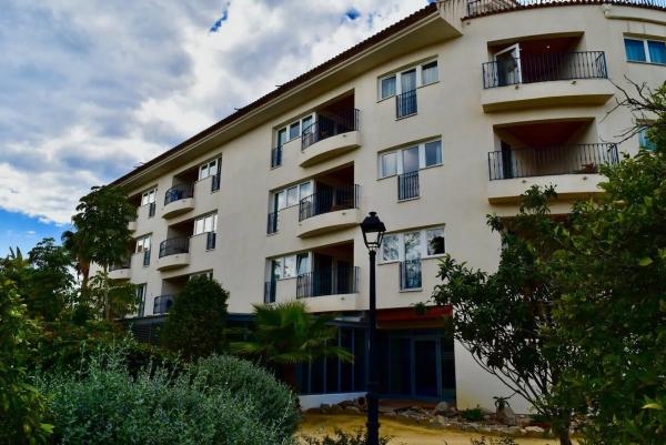 Edificio en calle Consell, 2