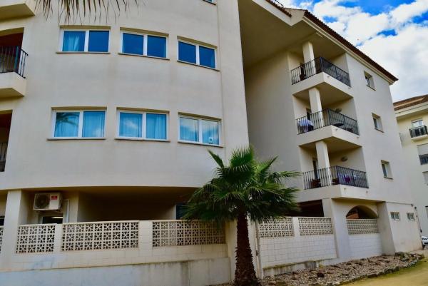 Edificio en calle Consell, 2