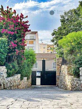 Edificio hotelero en calle la Mar