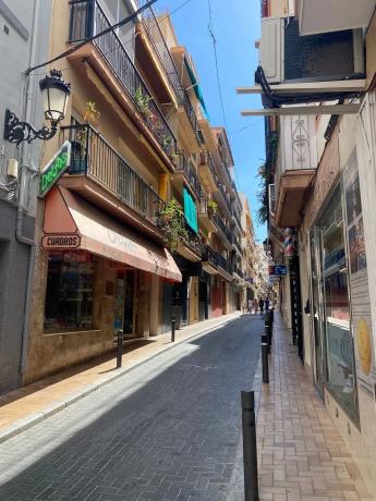 Edificio de uso mixto en avenida Alcoi s/n