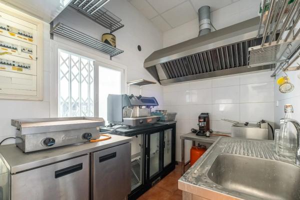 Edificio en calle de Santa Faç