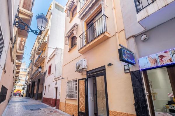Edificio en calle de Santa Faç
