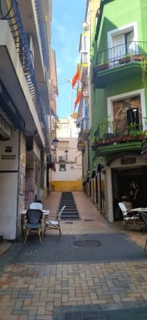 Edificio de uso mixto en calle de la Santa Faz