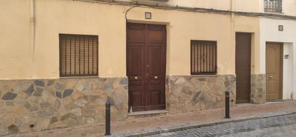 Edificio de uso mixto en calle de la Santa Faz
