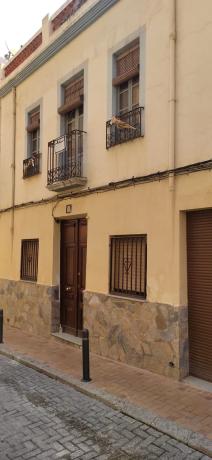 Edificio de uso mixto en calle de la Santa Faz