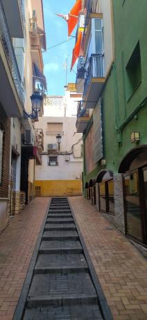 Edificio de uso mixto en calle de la Santa Faz