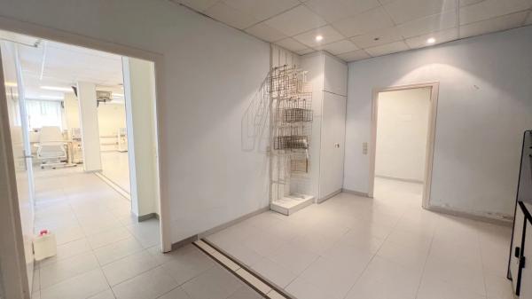 Edificio de uso mixto en calle Pagre, 2