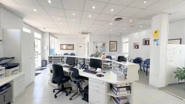 Edificio de uso mixto en calle Pagre, 2