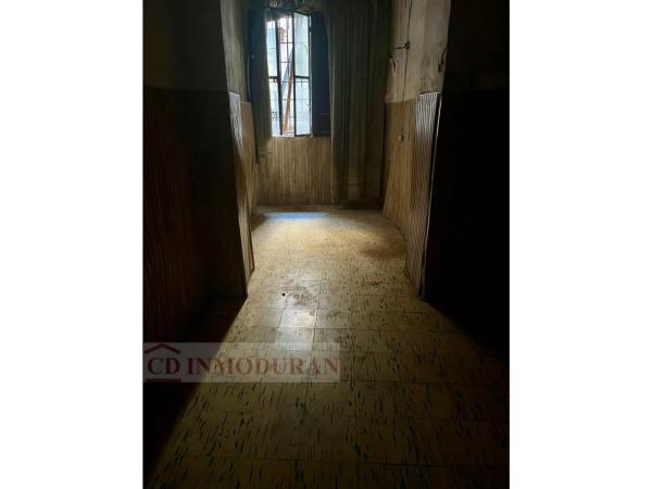 Edificio de uso mixto en calle Ramón y Cajal