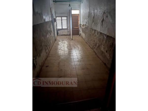 Edificio de uso mixto en calle Ramón y Cajal