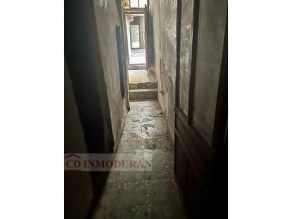 Edificio de uso mixto en calle Ramón y Cajal