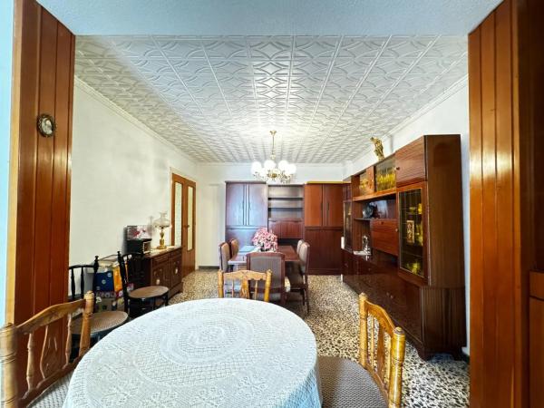 Edificio en Plaza Castelar - Mercado Central