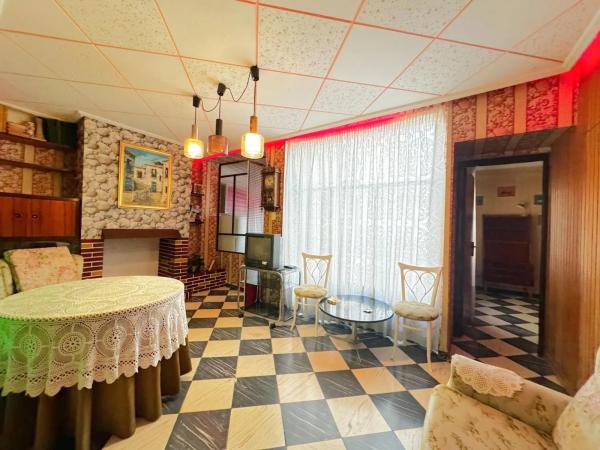 Edificio en Plaza Castelar - Mercado Central