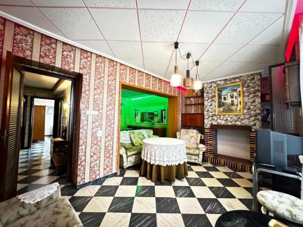 Edificio en Plaza Castelar - Mercado Central