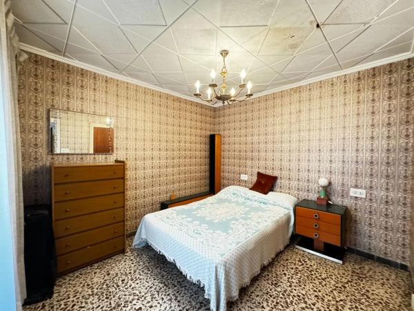 Edificio en Plaza Castelar - Mercado Central