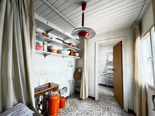 Edificio en Plaza Castelar - Mercado Central