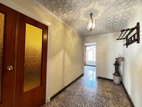 Edificio en Plaza Castelar - Mercado Central