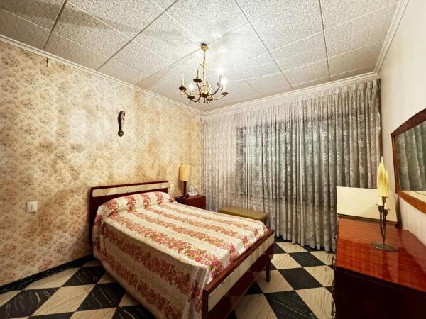 Edificio en Plaza Castelar - Mercado Central