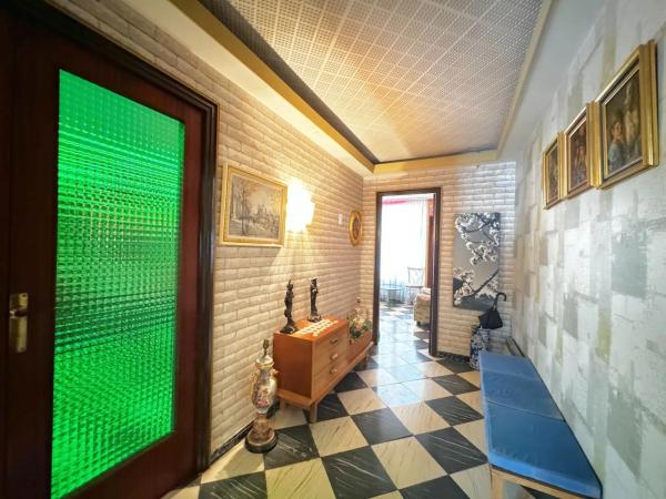 Edificio en Plaza Castelar - Mercado Central