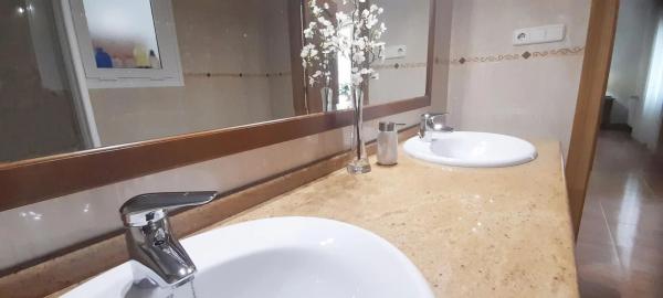 Edificio en Barrio La Coca - La Nía - Vistahermosa