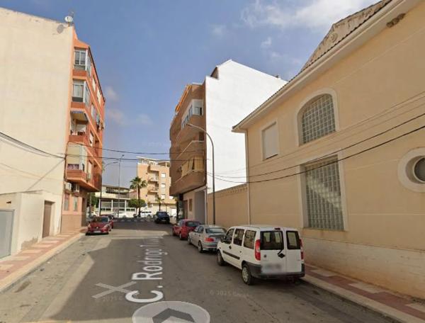 Piso en calle Reyes Católicos, 11