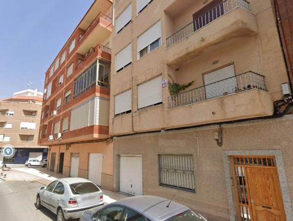 Piso en calle Reyes Católicos, 11