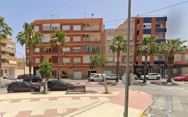 Piso en calle Reyes Católicos, 11