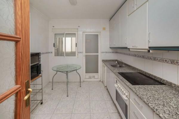 Piso en calle Azahar, 79