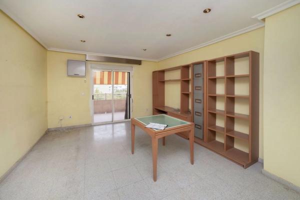 Piso en calle Azahar, 79