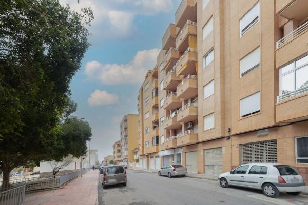 Piso en calle Azahar, 79