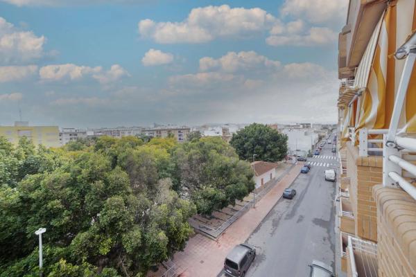 Piso en calle Azahar, 79