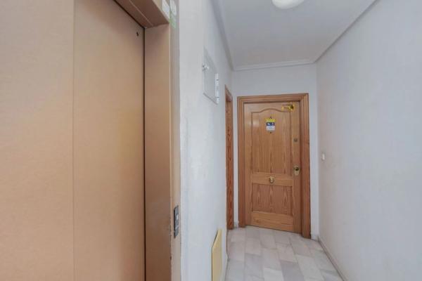 Piso en calle Azahar, 79