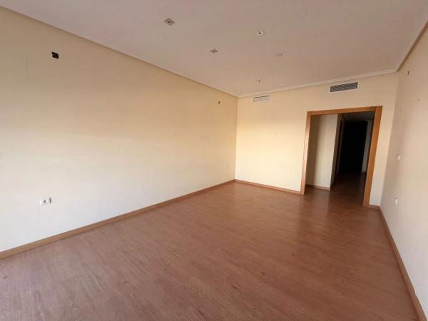 Piso en avenida Estadio Sadrian