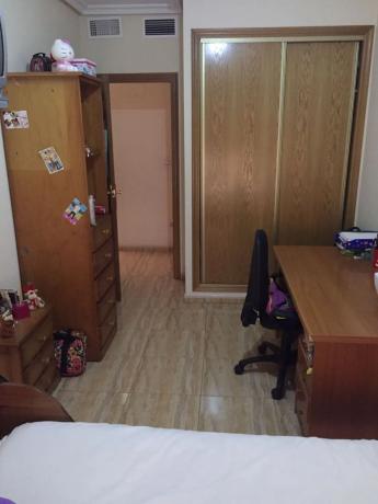 Piso en calle Miguel Hernández, 76