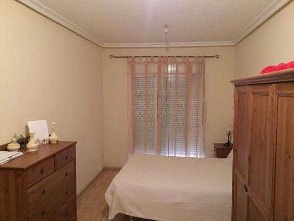 Piso en calle Miguel Hernández, 76