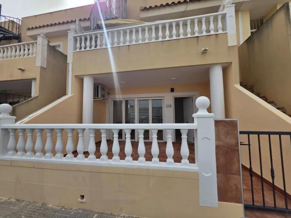 Piso en calle la Zenia, 38 b