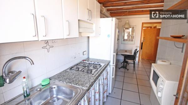 Zimmer in 3-Zimmer-WG zur Miete in El Raval, Barcelona