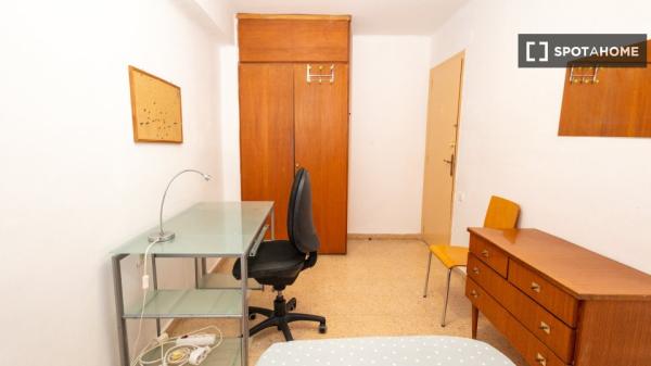 Habitación en piso compartido de 4 habitaciones en alquiler en Ciutat Jardí
