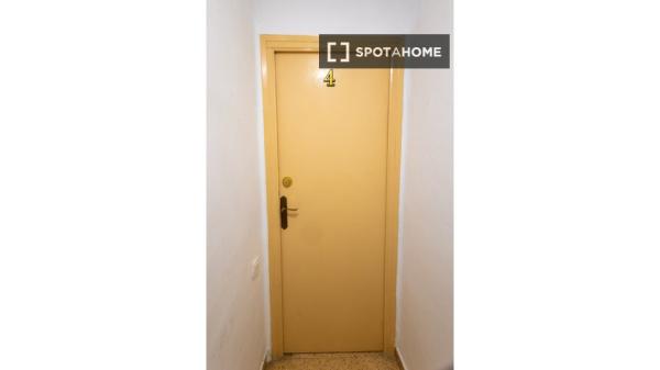 Habitación en piso compartido de 4 habitaciones en alquiler en Ciutat Jardí