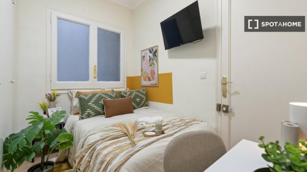 Pokój we wspólnym mieszkaniu w Barcelonie
