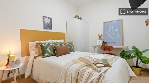 Pokój we wspólnym mieszkaniu w Barcelonie