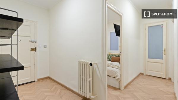 Pokój we wspólnym mieszkaniu w Barcelonie