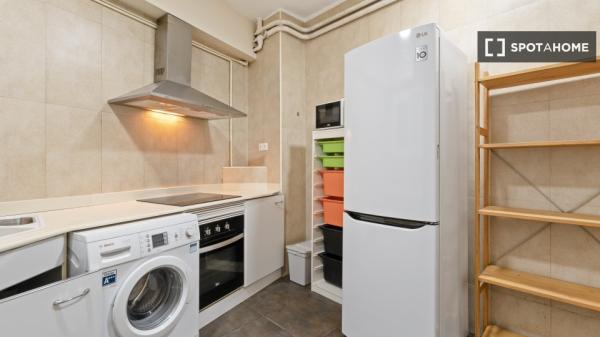 Pokój we wspólnym mieszkaniu w Barcelonie