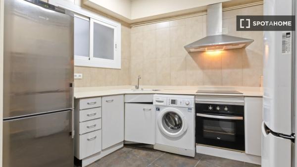 Pokój we wspólnym mieszkaniu w Barcelonie