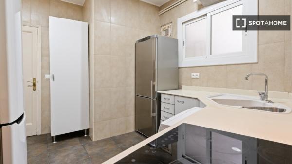 Pokój we wspólnym mieszkaniu w Barcelonie