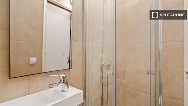 Pokój we wspólnym mieszkaniu w Barcelonie