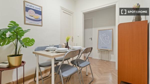 Pokój we wspólnym mieszkaniu w Barcelonie