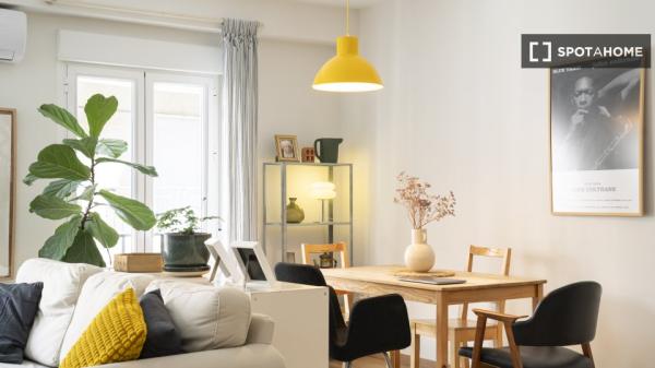 Apartamento de 2 habitaciones en alquiler en Centro-Sagrario, Granada.